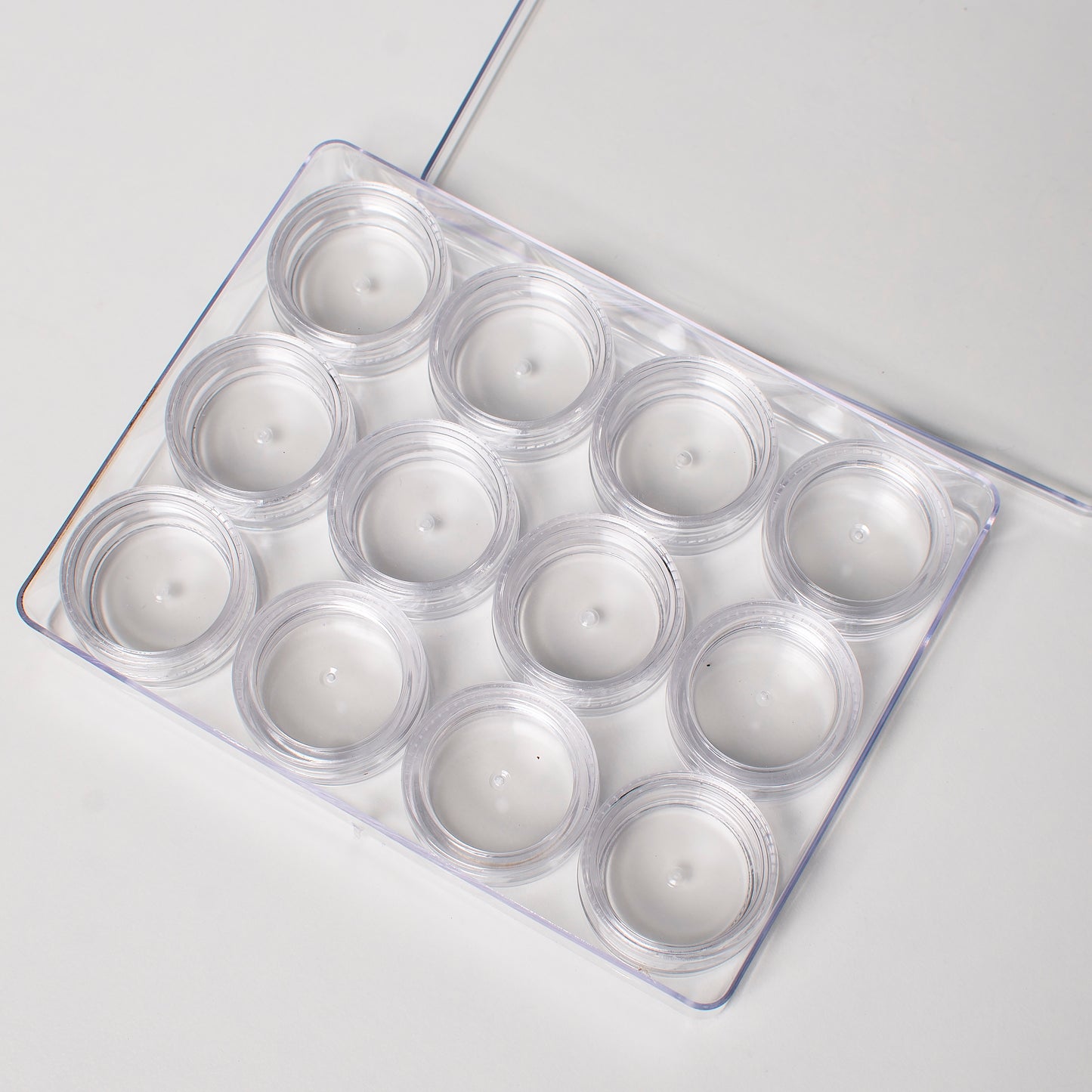 Plastic box with round screw-top jars - 12pcs., 19.5x9.5x2 cm