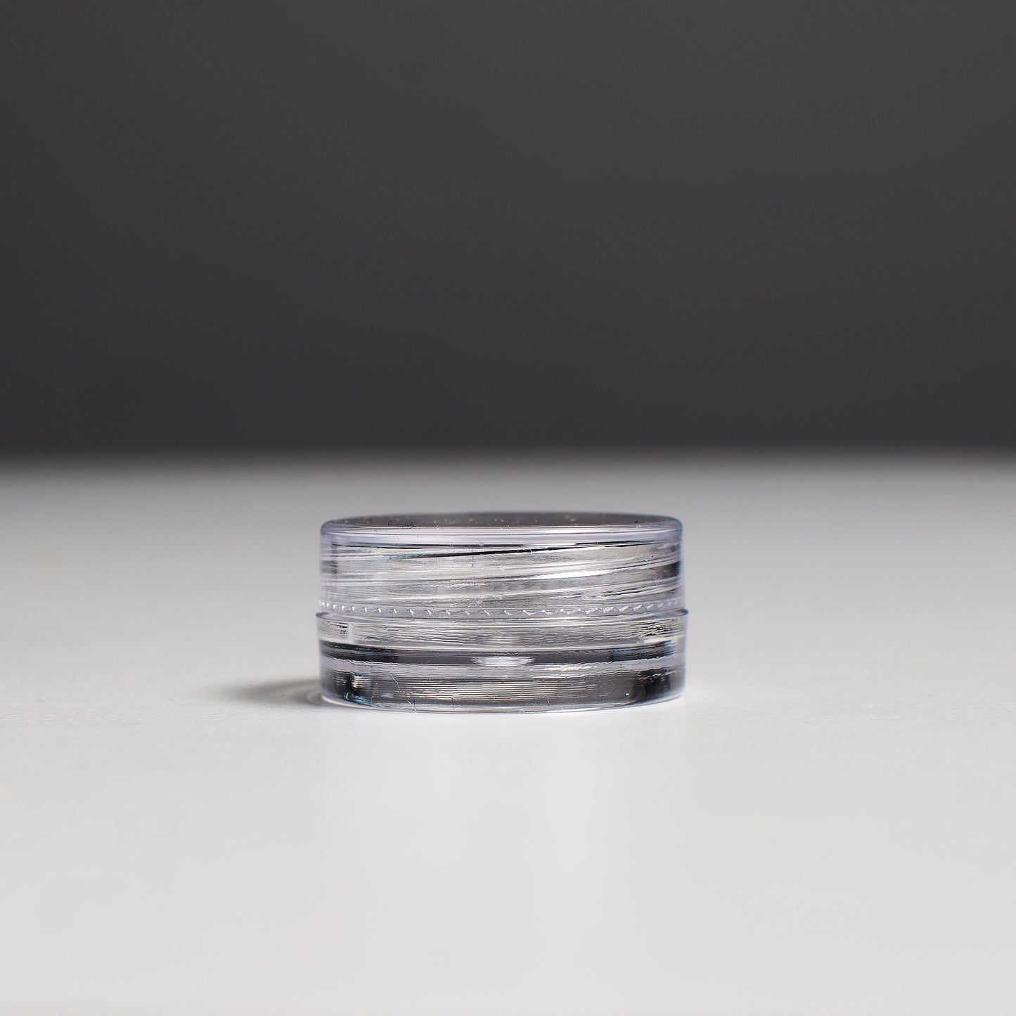 Plastic box with round screw-top jars - 12pcs., 19.5x9.5x2 cm