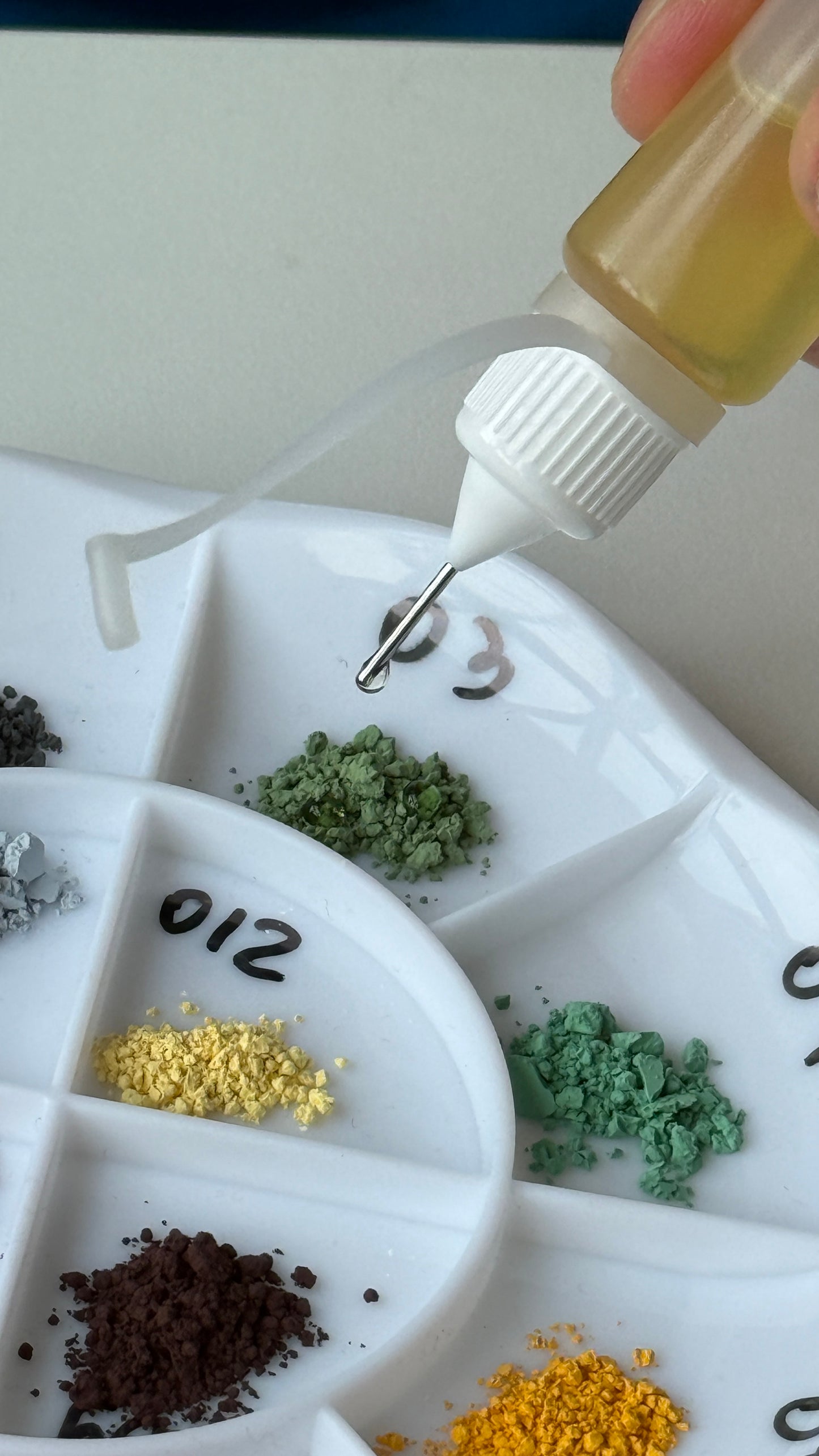 Thinning Oil No. 5 (10 ml) With Needle Tip Applicator, Mixing Medium for Enamel Painting