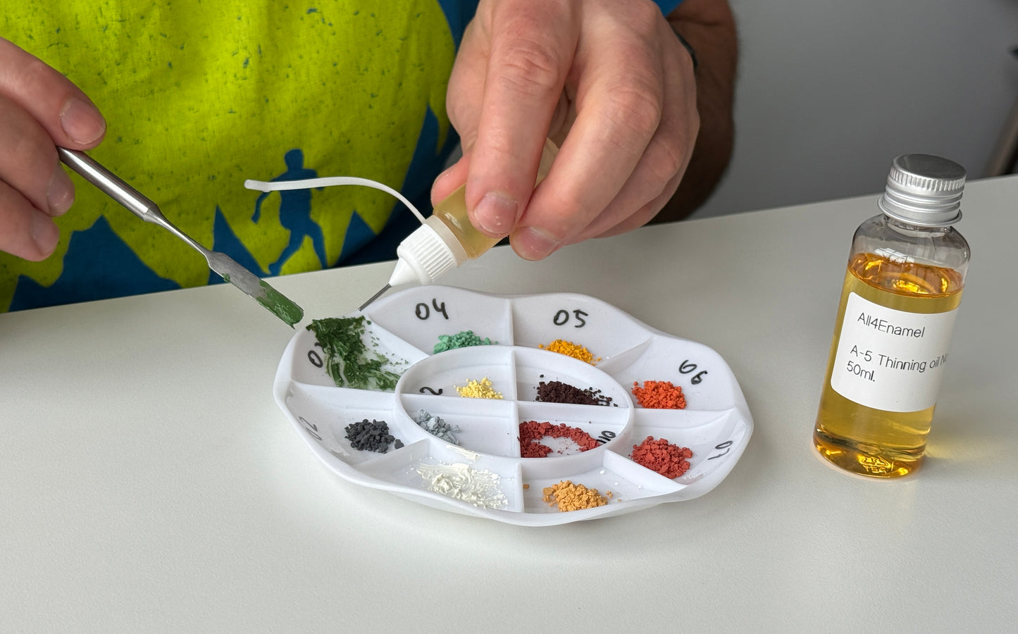 Thinning Oil No. 5 (10 ml) With Needle Tip Applicator, Mixing Medium for Enamel Painting