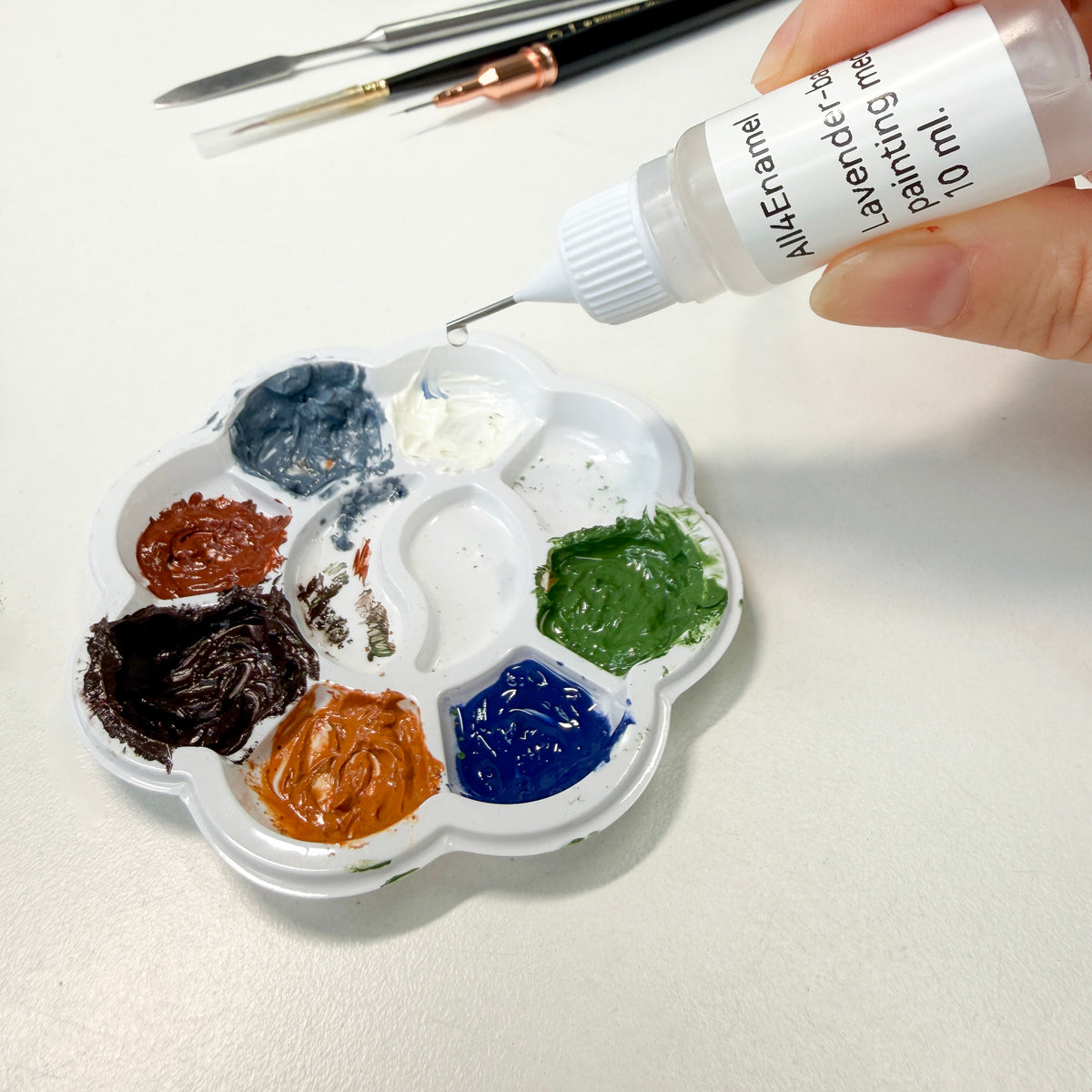 Lavender Oil Based Medium (10 ml) With Needle Tip Applicator, Mixing Medium for Enamel Painting