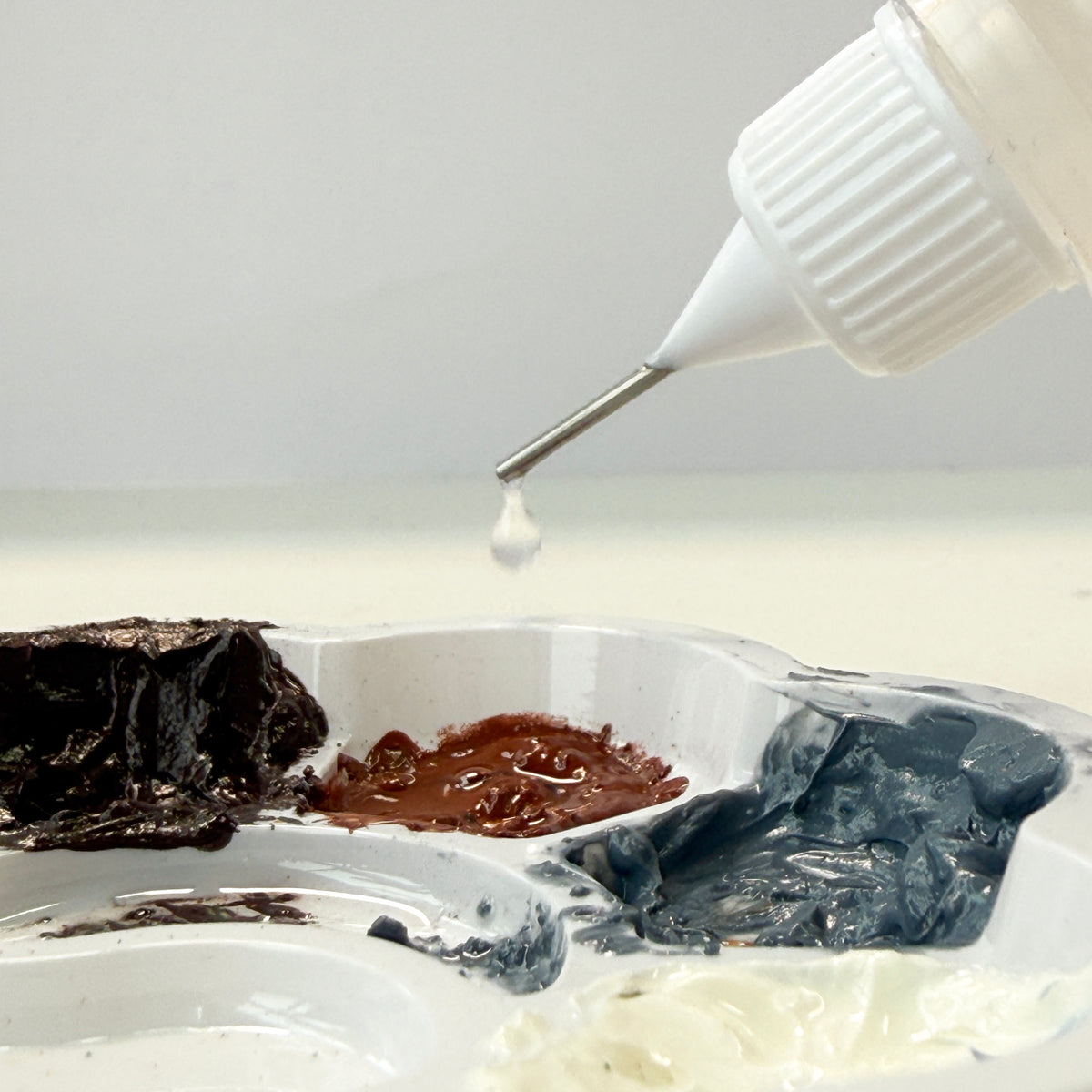Lavender Oil Based Medium (10 ml) With Needle Tip Applicator, Mixing Medium for Enamel Painting